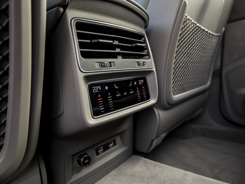 AUDI Q7 Q7 2 поколение, рестайлинг Джип/SUV 5 дв., 4MB