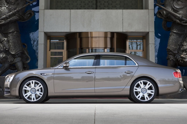 BENTLEY FLYING SPUR PLUG-IN HYBRID HY FLYING SPUR PLUG-IN HYBRID HY 2 поколение Седан, 4W1