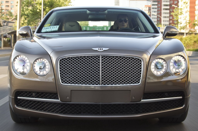 BENTLEY FLYING SPUR PLUG-IN HYBRID HY FLYING SPUR PLUG-IN HYBRID HY 2 поколение Седан, 4W1