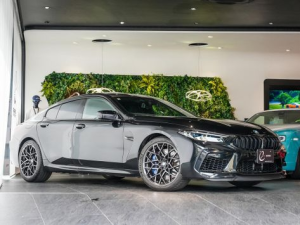 BMW M8 (F93) Седан 04.2022 -  н.в.