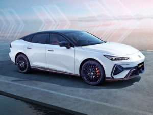 Changan UNI-V Лифтбек, Гибрид 04.2025 -  н.в.