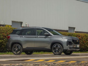 Chevrolet Captiva Джип/SUV 5 дв. 03.2021 -  н.в.
