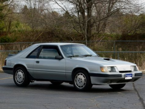 Ford Mustang Хэтчбек 3 дв. 10.1982 - 07.1986