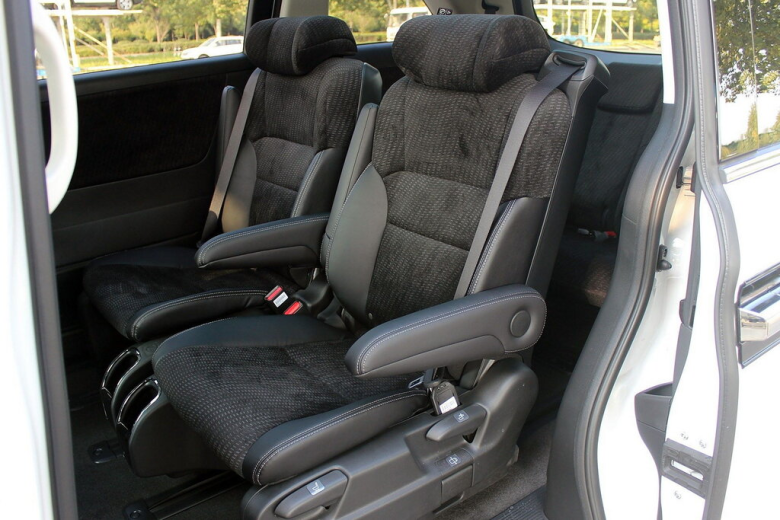 HONDA Elysion Elysion 2 поколение, рестайлинг Минивэн, Гибрид, 