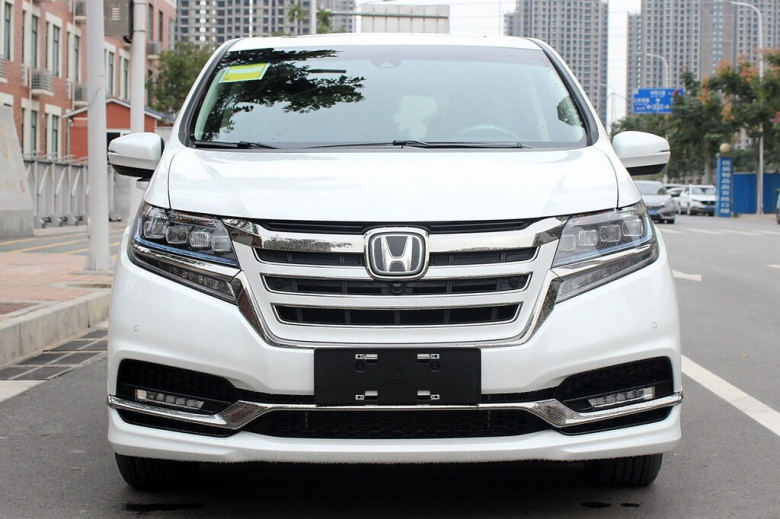 HONDA Elysion Elysion 2 поколение, рестайлинг Минивэн, Гибрид, 