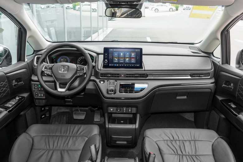 HONDA Elysion Elysion 2 поколение, 2-й рестайлинг Минивэн, Гибрид, 