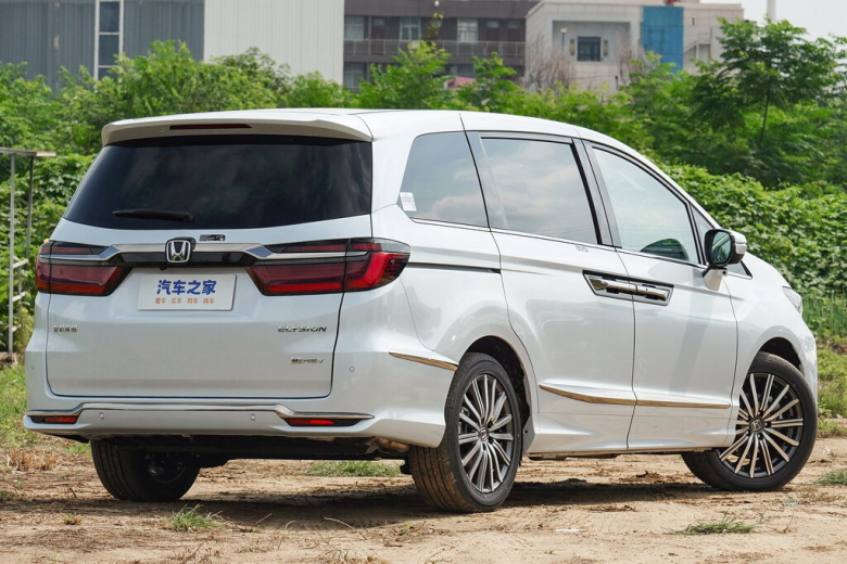 HONDA Elysion Elysion 2 поколение, 2-й рестайлинг Минивэн, Гибрид, 
