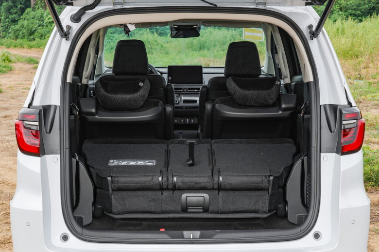 HONDA Elysion Elysion 2 поколение, 2-й рестайлинг Минивэн, Гибрид, 