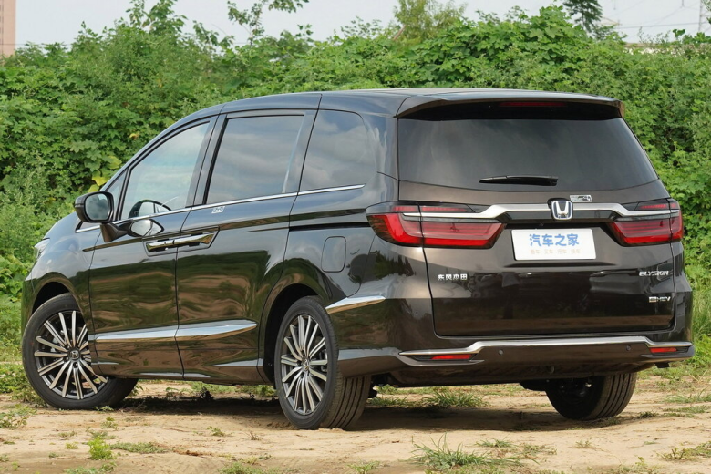 HONDA Elysion Elysion 2 поколение, 2-й рестайлинг Минивэн, Гибрид, 