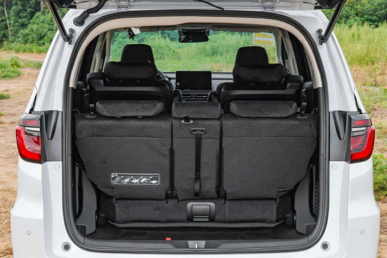 HONDA Elysion Elysion 2 поколение, 2-й рестайлинг Минивэн, Гибрид, 