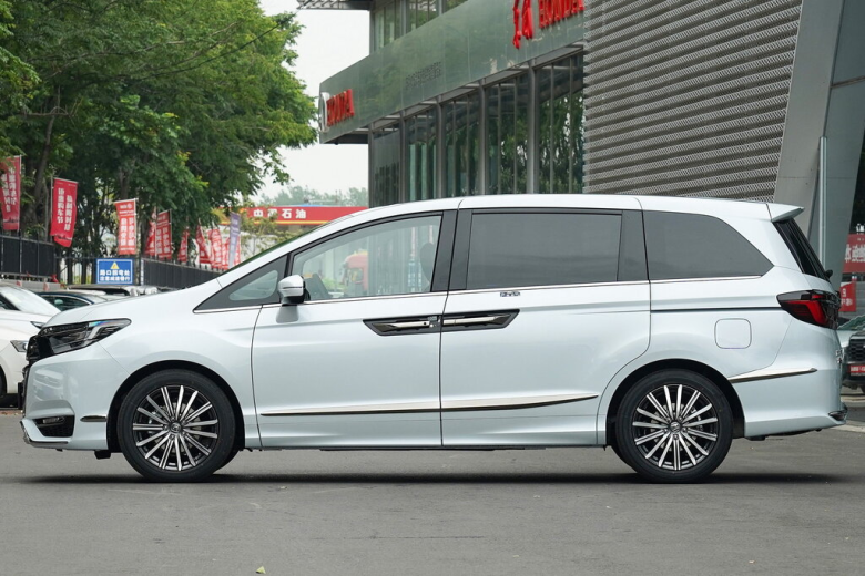 HONDA Elysion Elysion 2 поколение, 2-й рестайлинг Минивэн, Гибрид, 