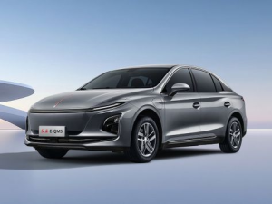 Hongqi E-QM5 Седан 05.2025 - н.в.