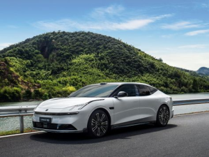 Lynk & Co 10 Седан 09.2025 -  н.в.