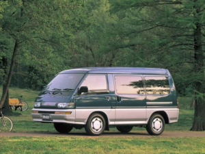 Mitsubishi Delica Минивэн 10.1997 - 09.1999