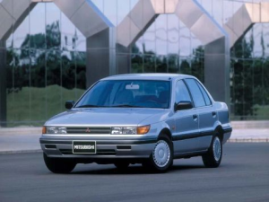 Mitsubishi Lancer (CA) Седан 06.1988 - 10.1991