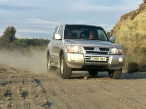 Mitsubishi Pajero (V60) Джип/SUV 3 дв. 05.2003 - 03.2006