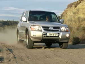 Mitsubishi Pajero (V60) Джип/SUV 3 дв. 05.2003 - 07.2006