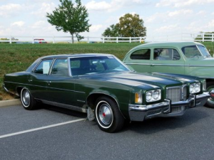 Pontiac Bonneville Седан 09.1971 - 09.1972