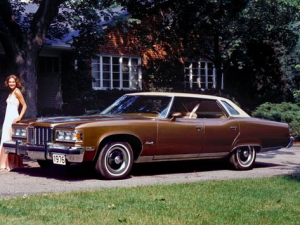 Pontiac Bonneville Седан 09.1975 - 09.1976