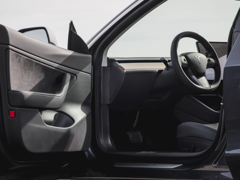 TESLA Model 3 Model 3 1 поколение Седан, 5YJ3