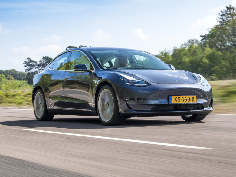 TESLA Model 3 Model 3 1 поколение Седан, 5YJ3