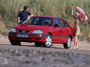 Toyota Avensis (T220) Лифтбек 07.2000 - 01.2003