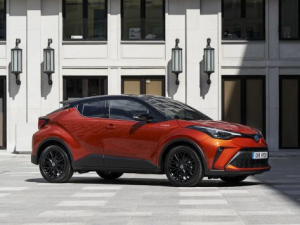 Toyota C-HR Джип/SUV 5 дв. 09.2019 - 12.2022