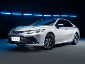 Toyota Camry (XV70) Седан, Гибрид 11.2020 - 02.2024