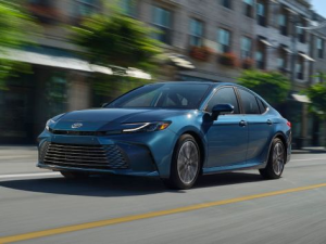Toyota Camry (XV80) Седан, Гибрид 11.2023 -  н.в.