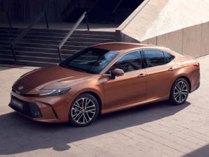 Toyota Camry (XV80) Седан, Гибрид 11.2023 -  н.в.