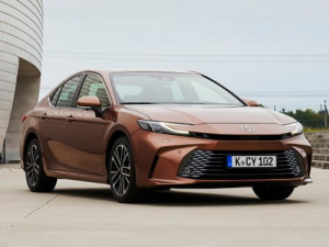 Toyota Camry (XV80) Седан, Гибрид 11.2023 -  н.в.