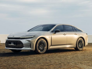 Toyota Crown Седан, Гибрид 12.2022 -  н.в.