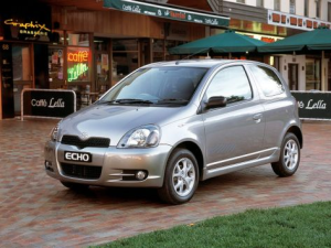 Toyota Echo Хэтчбек 3 дв. 10.2000 - 11.2003