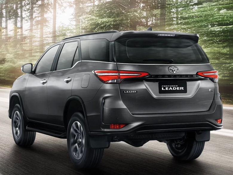 TOYOTA Fortuner Fortuner 2 поколение, рестайлинг Джип/SUV 5 дв., GUN155, GUN156