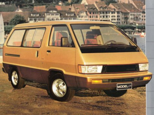 Toyota Model F Минивэн 11.1982 - 01.1990