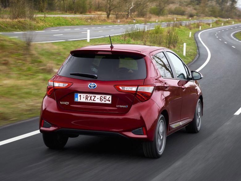 TOYOTA Yaris Yaris 3 поколение, 2-й рестайлинг Хэтчбек 5 дв., Гибрид, KSP130, NHP130, NSP131