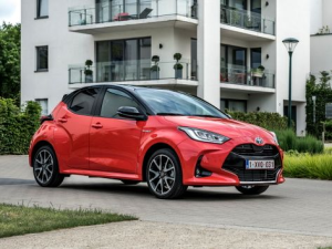 Toyota Yaris (XP210) Хэтчбек 5 дв., Гибрид 10.2019 -  н.в.