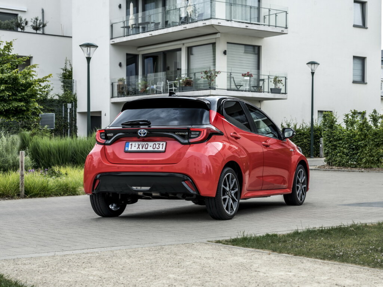 TOYOTA Yaris Yaris 4 поколение Хэтчбек 5 дв., Гибрид, KSP210, MXPA10, MXPH10