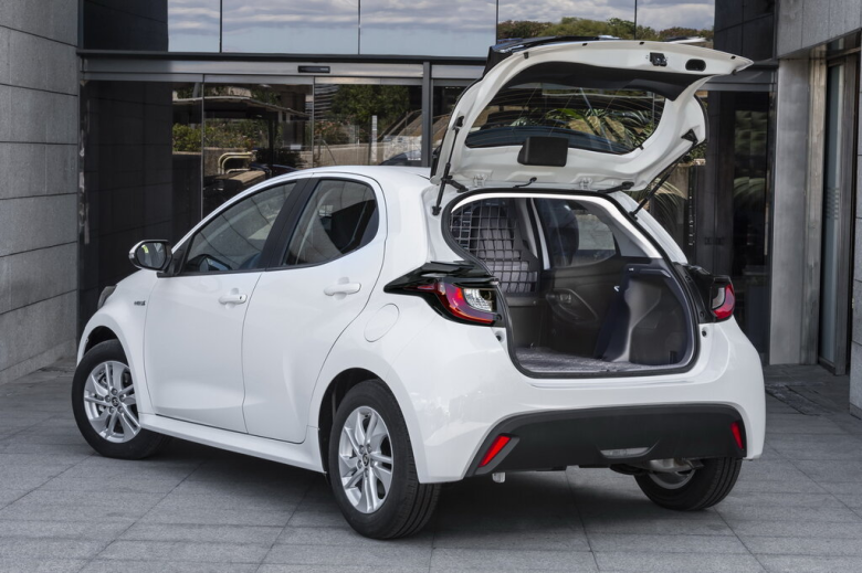 TOYOTA Yaris Yaris 4 поколение Хэтчбек 5 дв., Гибрид, KSP210, MXPA10, MXPH10