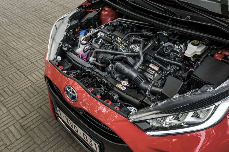 TOYOTA Yaris Yaris 4 поколение Хэтчбек 5 дв., Гибрид, KSP210, MXPA10, MXPH10