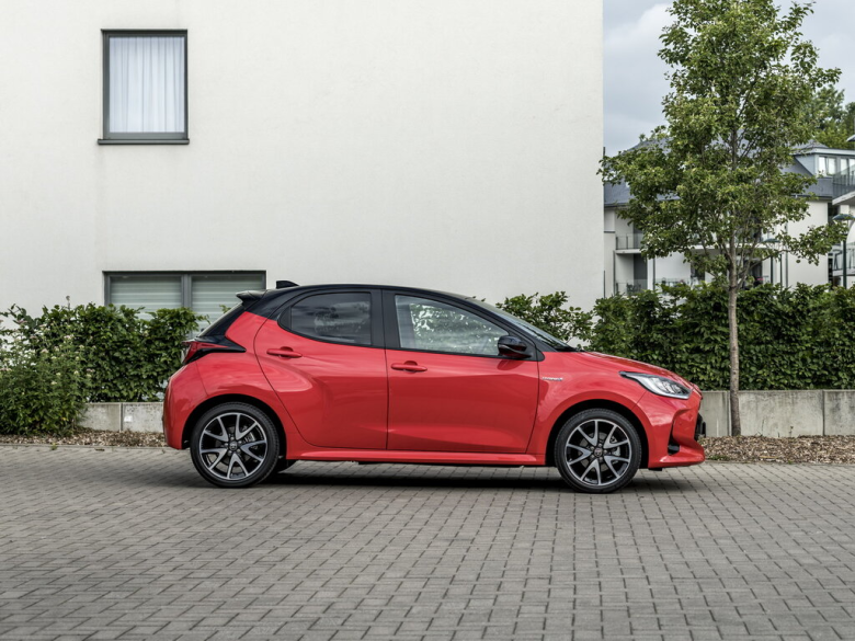 TOYOTA Yaris Yaris 4 поколение Хэтчбек 5 дв., Гибрид, KSP210, MXPA10, MXPH10