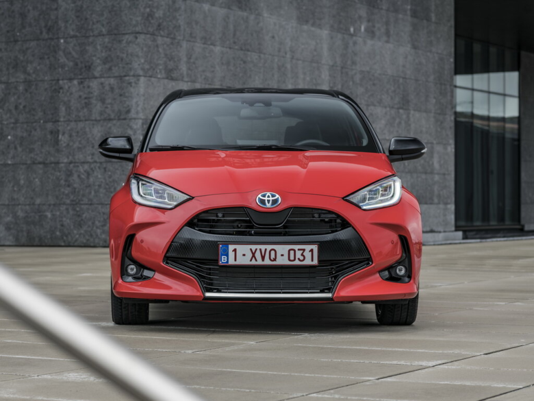 TOYOTA Yaris Yaris 4 поколение Хэтчбек 5 дв., Гибрид, KSP210, MXPA10, MXPH10
