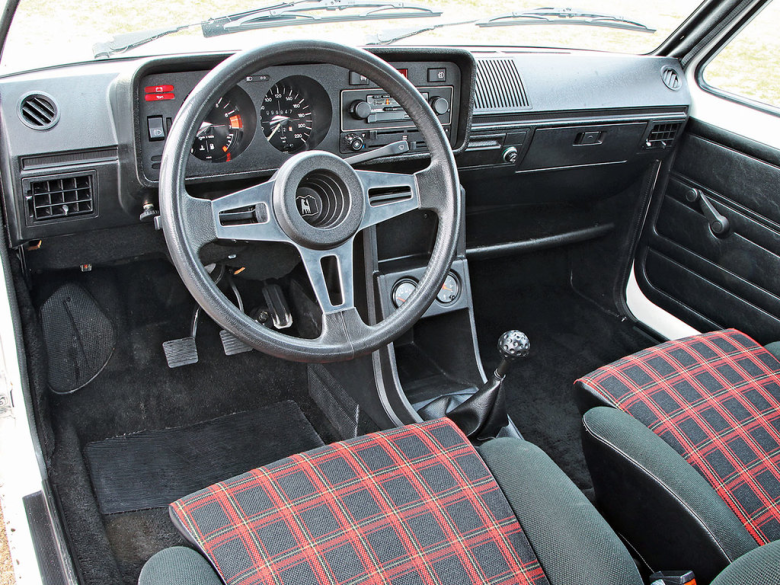 VOLKSWAGEN Golf Golf 1 поколение, рестайлинг Хэтчбек 3 дв., 17