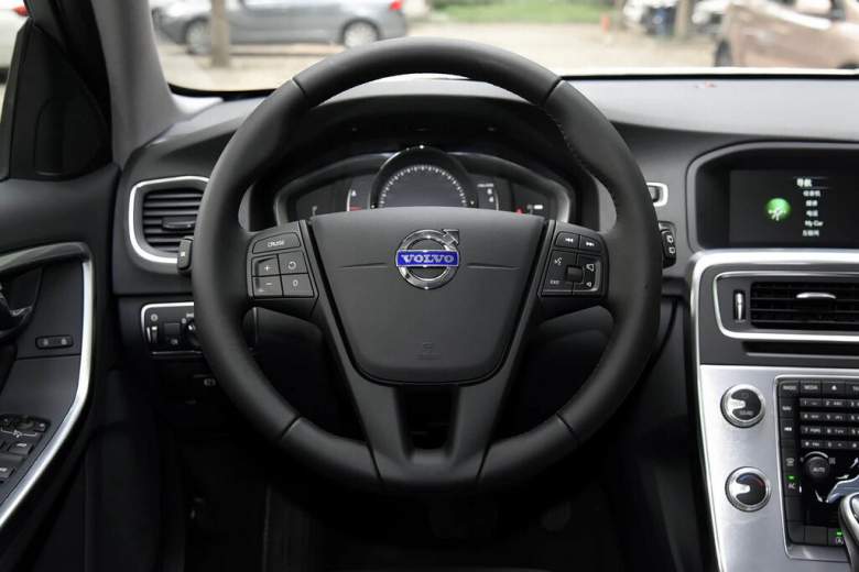 VOLVO V60 V60 1 поколение, рестайлинг Универсал, 