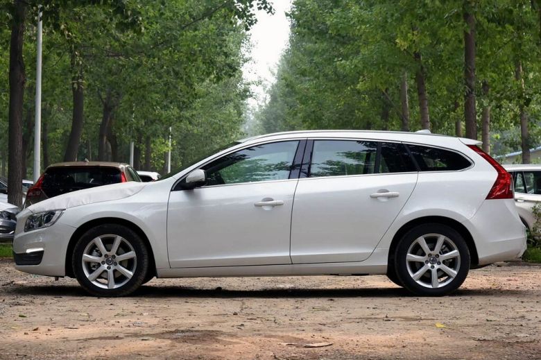 VOLVO V60 V60 1 поколение, рестайлинг Универсал, 
