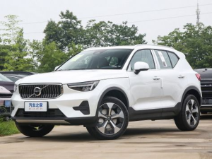 Volvo XC40 Джип/SUV 5 дв., Гибрид 02.2022 -  н.в.