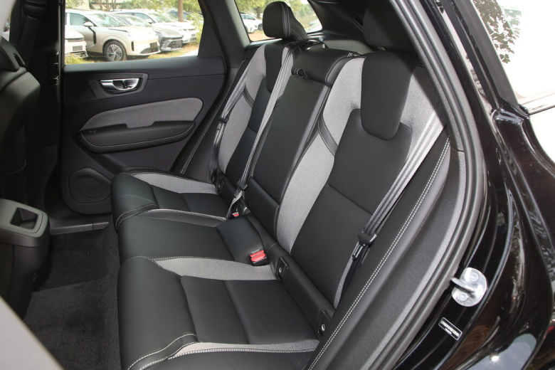 VOLVO XC60 XC60 2 поколение, рестайлинг Джип/SUV 5 дв., Гибрид, 